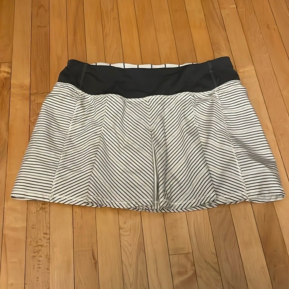 Lululemon Gray Fast Cat Skirt Size 4 VGUC - Picture 13 of 16